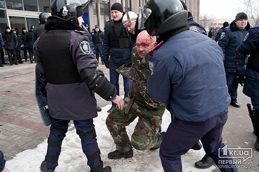 Задержанный был облачен в камуфляж, как будто на войну собрался.